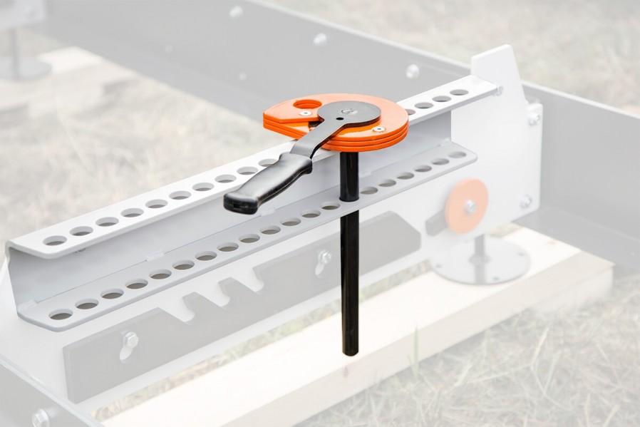 Log clamp with mounting bracket
